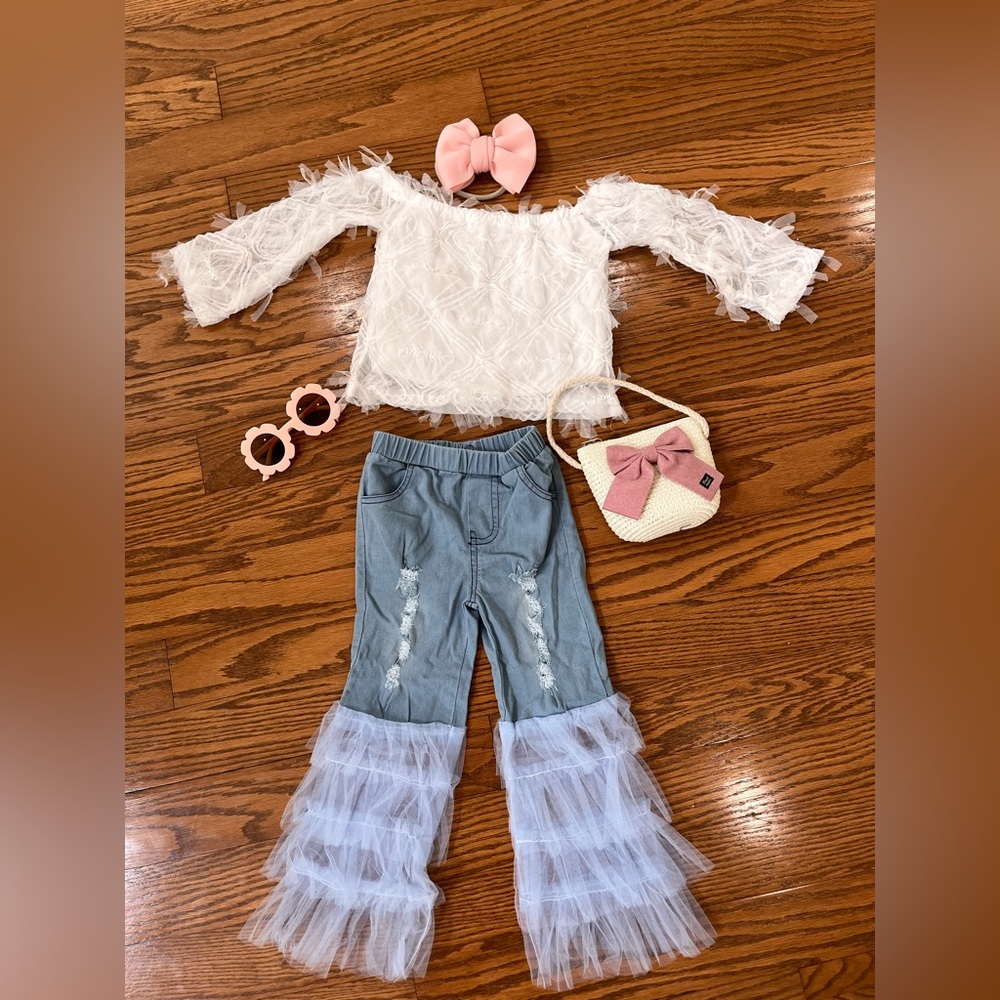 Trendy girls two piece set, ruffles galore!